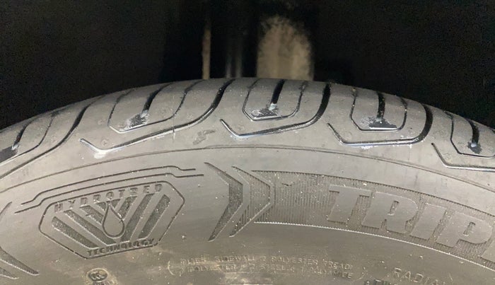 2022 MG ASTOR SHARP 1.5 MT, Petrol, Manual, 33,147 km, Right Rear Tyre Tread