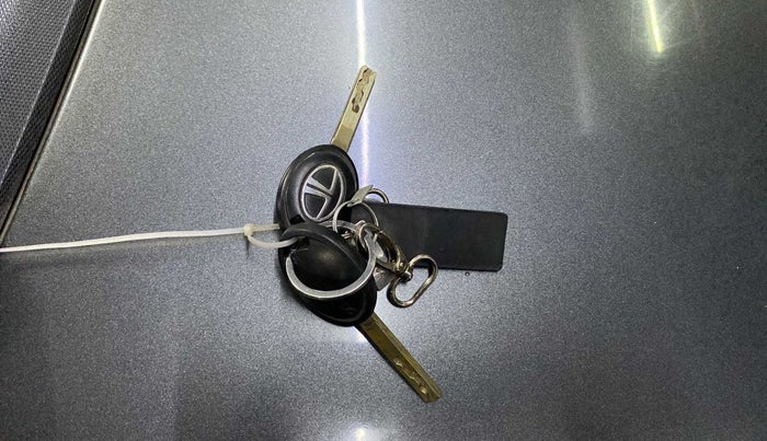 2021 Tata Tiago XE PETROL, Petrol, Manual, 10,232 km, Key Close Up