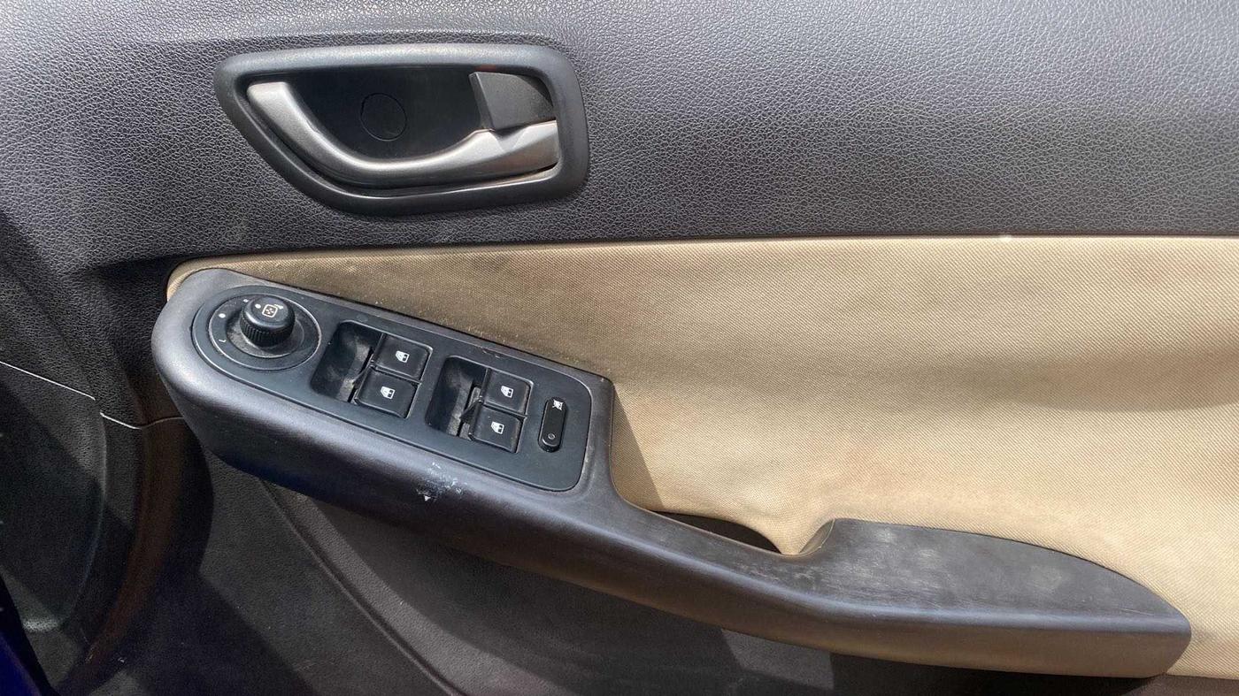 2017 Tata Zest XT PETROL, Petrol, Manual, 54,098 km, Driver Side Door Panels Control