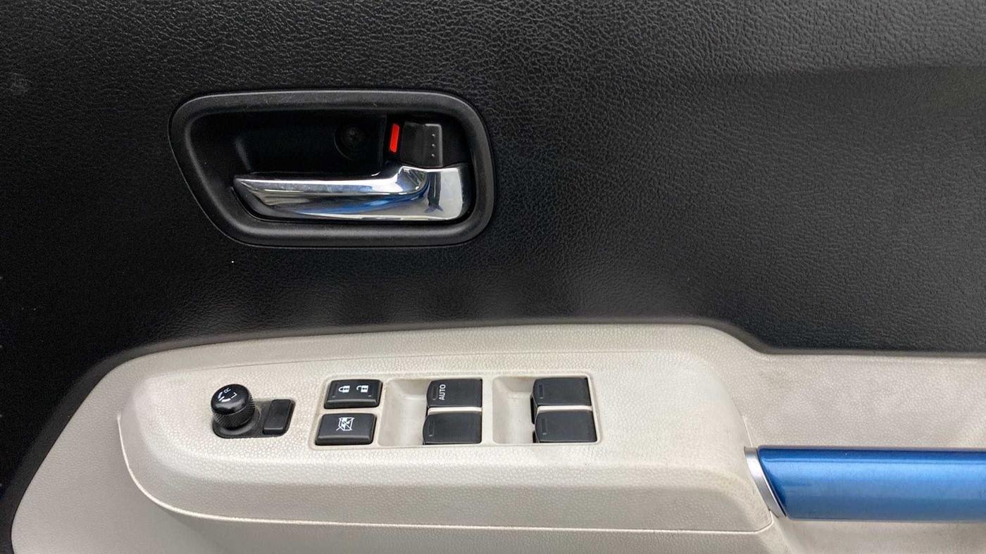 2018 Maruti IGNIS ALPHA 1.2, Petrol, Manual, 35,090 km, Driver Side Door Panels Control