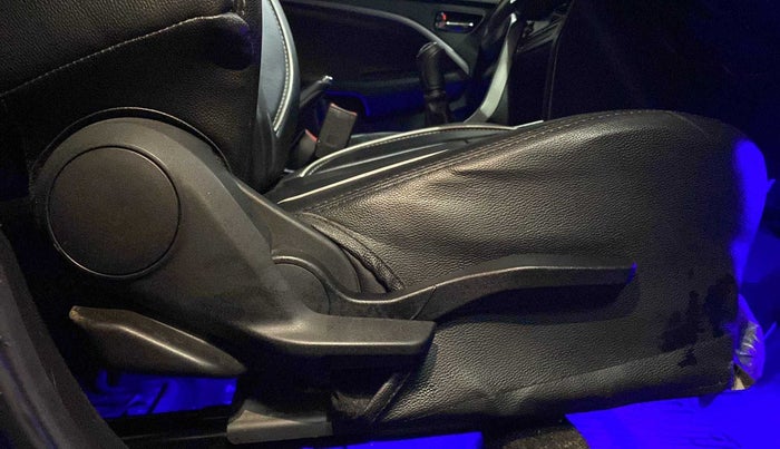 2022 Maruti BREZZA ZXI SMART HYBRID , Petrol, Manual, 18,995 km, Driver Side Adjustment Panel