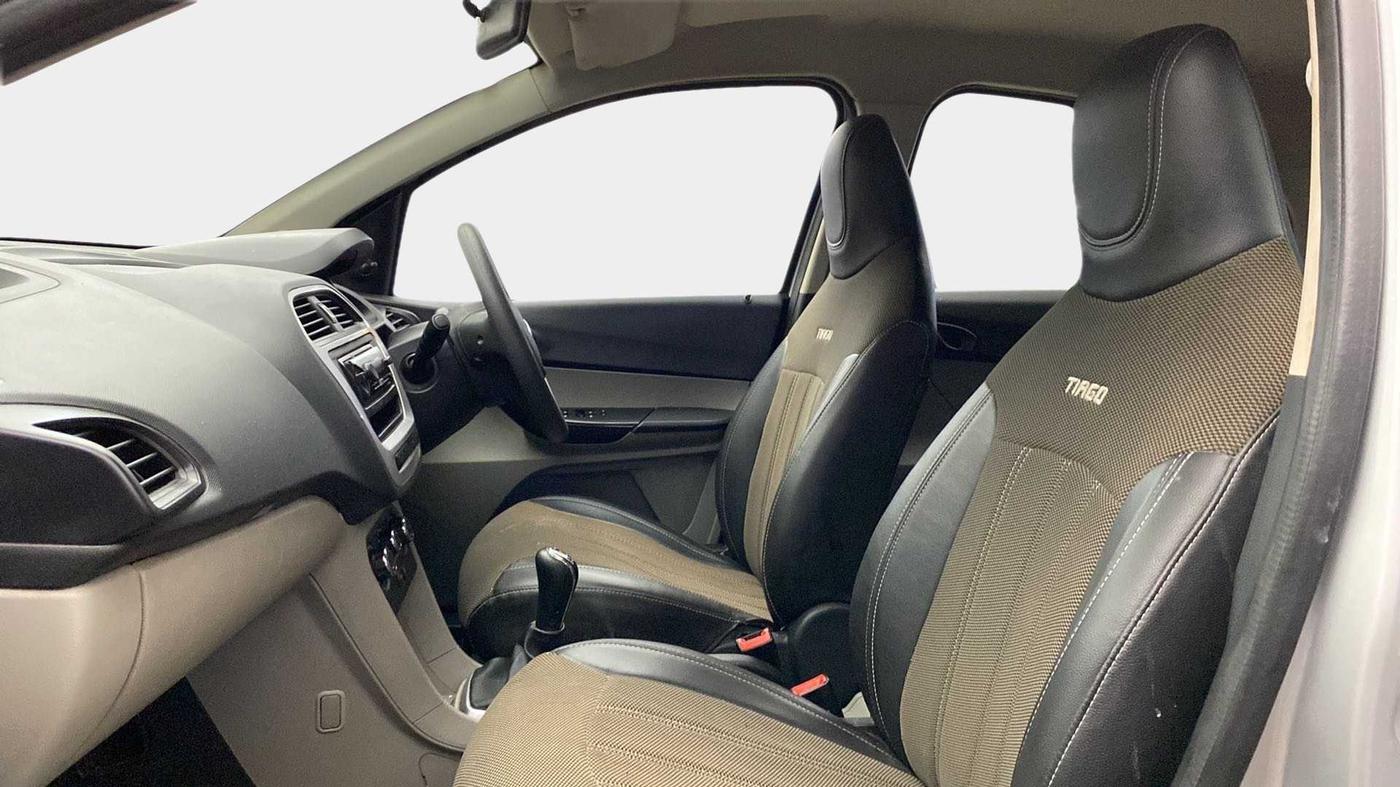 2017 Tata Tiago XM PETROL, Petrol, Manual, 16,851 km, Right Side Front Door Cabin