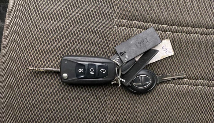2017 Tata Tiago XM PETROL, Petrol, Manual, 16,851 km, Key Close Up