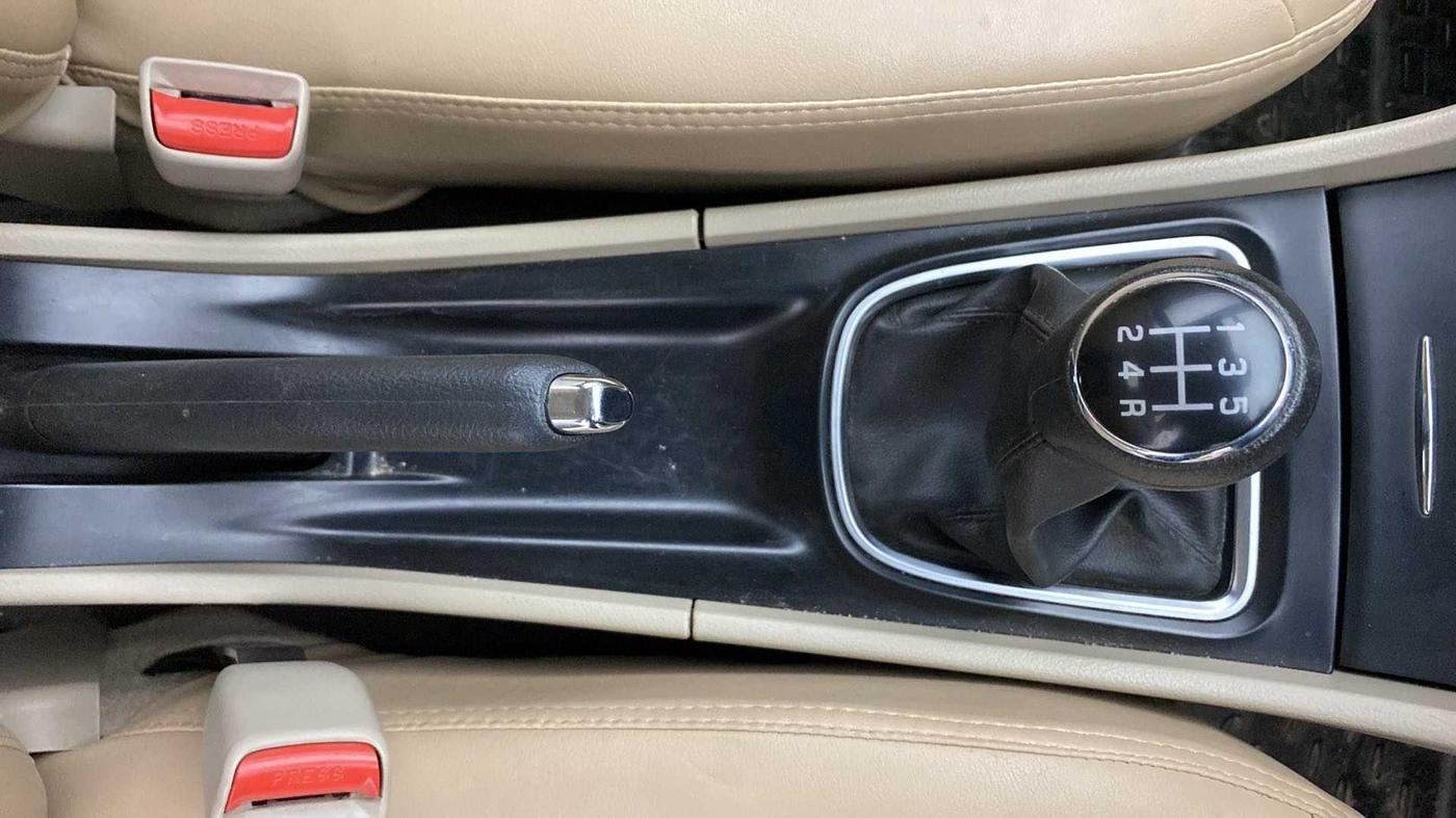 2022 Maruti Ciaz DELTA 1.5 SHVS MT PETROL, Petrol, Manual, 16,453 km, Gear Lever