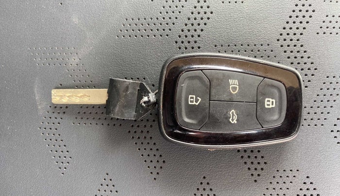 2022 Tata ALTROZ XZA PLUS, Petrol, Automatic, 16,412 km, Key Close Up