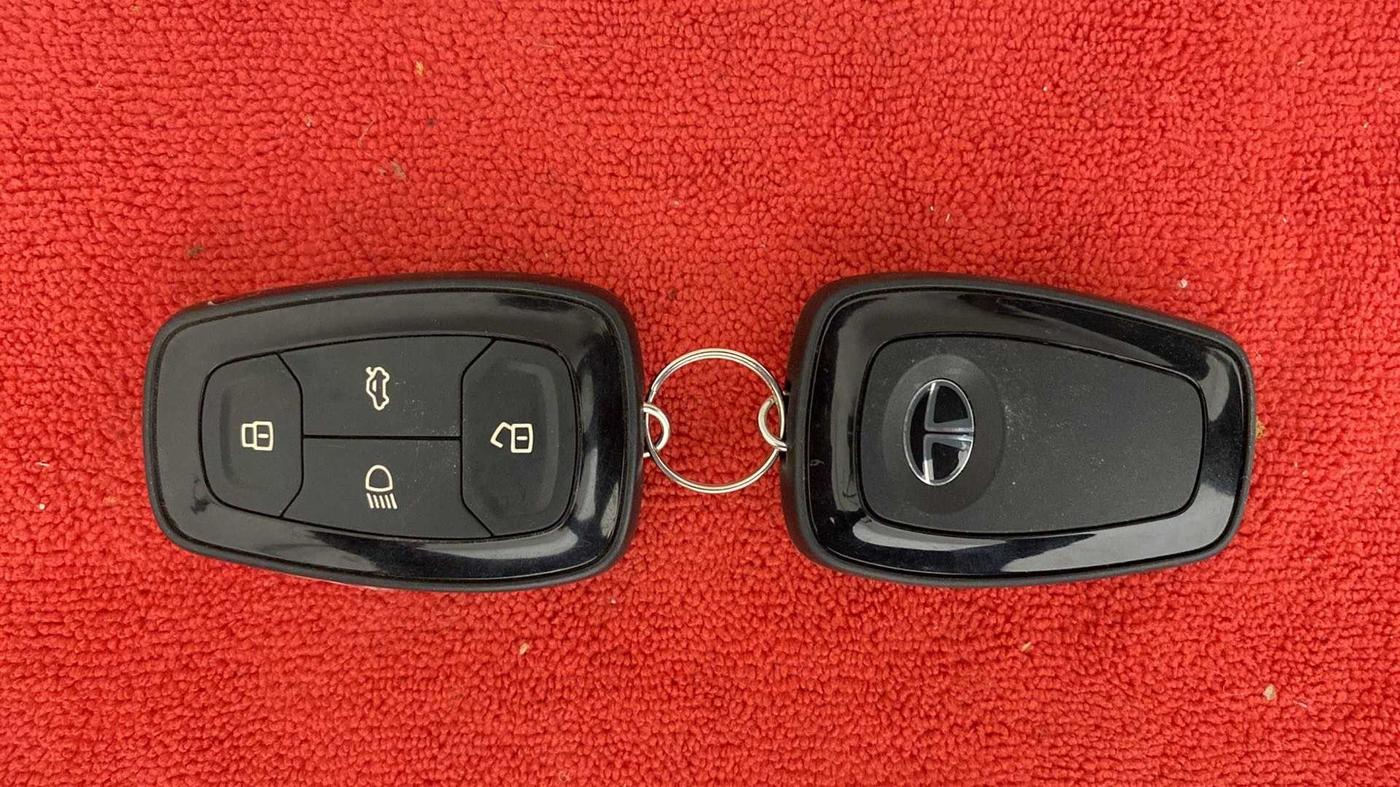 2021 Tata ALTROZ XZ PETROL, CNG, Manual, 37,608 km, Key Close Up