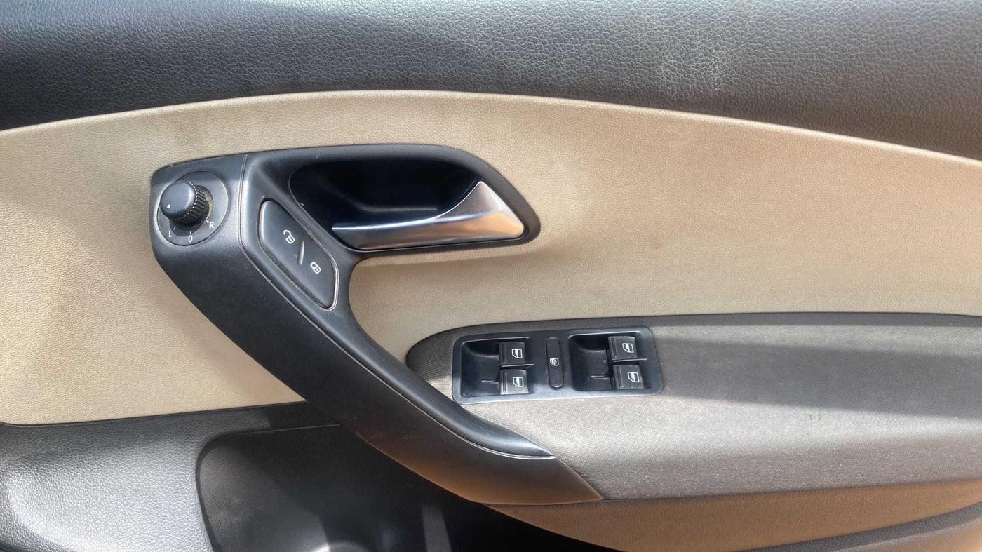 2014 Volkswagen Polo HIGHLINE1.2L, Petrol, Manual, 46,556 km, Driver Side Door Panels Control