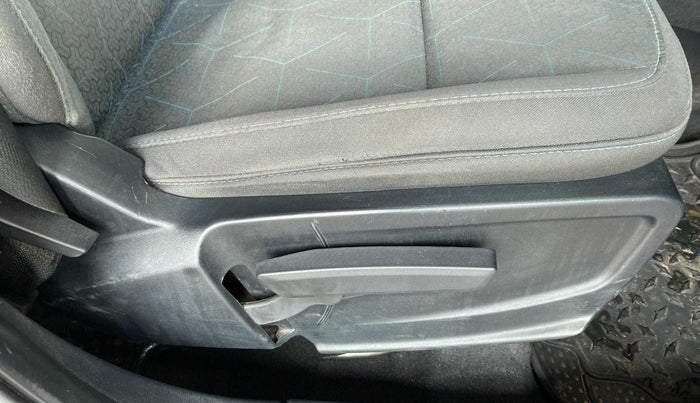 2021 Tata PUNCH CREATIVE  iRA PACK AMT, Petrol, Automatic, 43,292 km, Driver Side Adjustment Panel