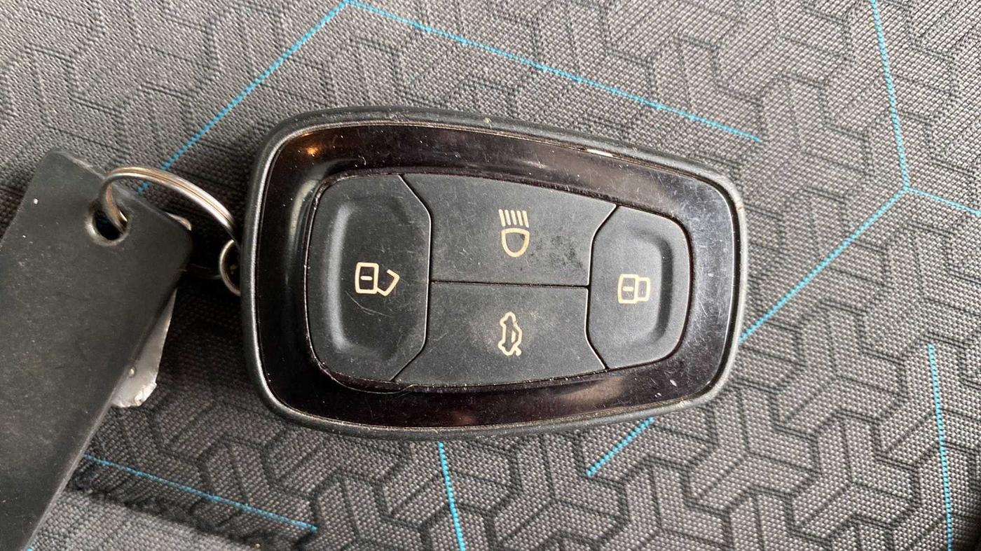 2021 Tata PUNCH CREATIVE  iRA PACK AMT, Petrol, Automatic, 43,292 km, Key Close Up