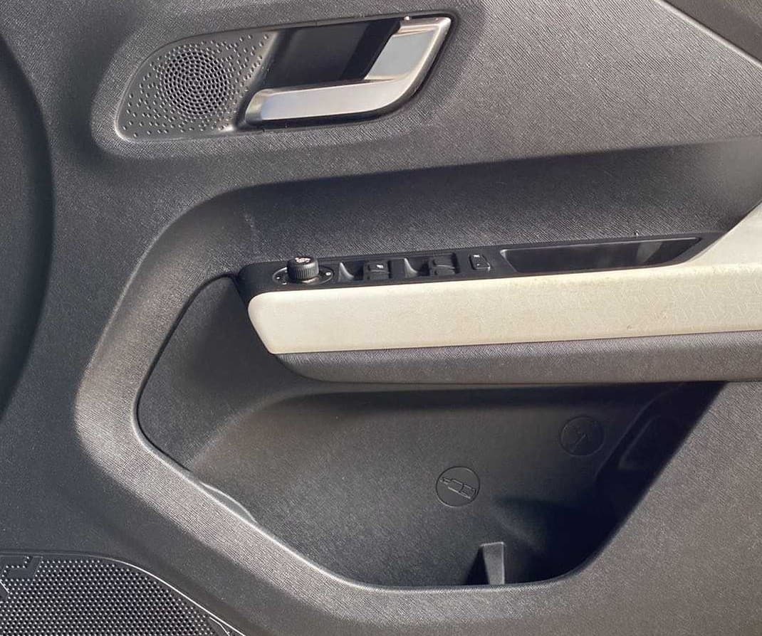 2021 Tata PUNCH CREATIVE  iRA PACK AMT, Petrol, Automatic, 43,292 km, Driver Side Door Panels Control