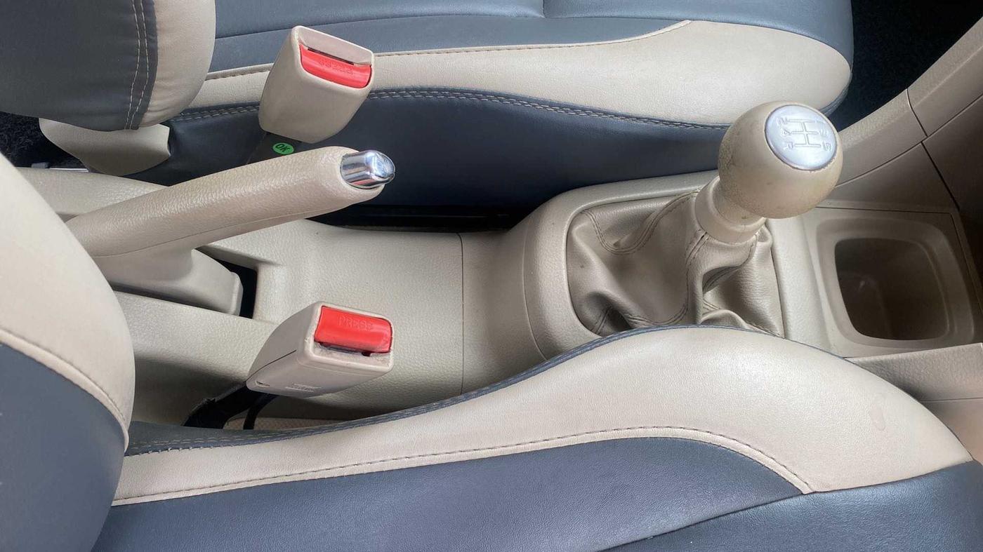 2016 Maruti Swift Dzire ZXI, Petrol, Manual, 57,272 km, Gear Lever