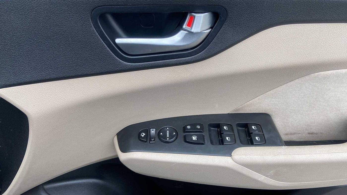 2019 Hyundai Verna 1.6 VTVT SX, Petrol, Manual, 27,239 km, Driver Side Door Panels Control