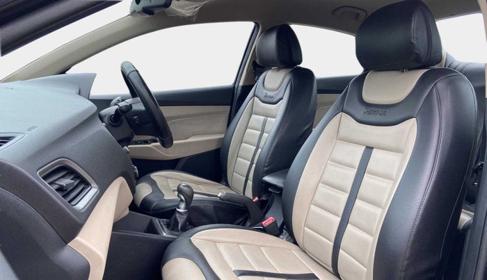 2019 Hyundai Verna 1.6 VTVT SX, Petrol, Manual, 27,239 km, Right Side Front Door Cabin