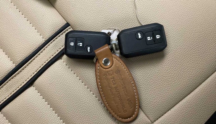 2022 Maruti Dzire ZXI CNG, CNG, Manual, 47,217 km, Key Close Up