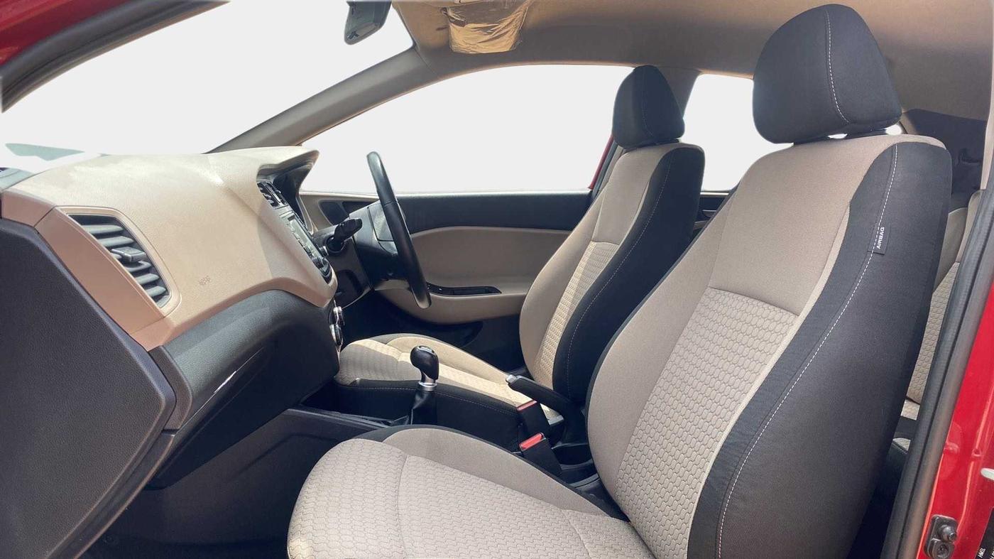 2017 Hyundai Elite i20 ASTA 1.2 (O), Petrol, Manual, 27,011 km, Right Side Front Door Cabin