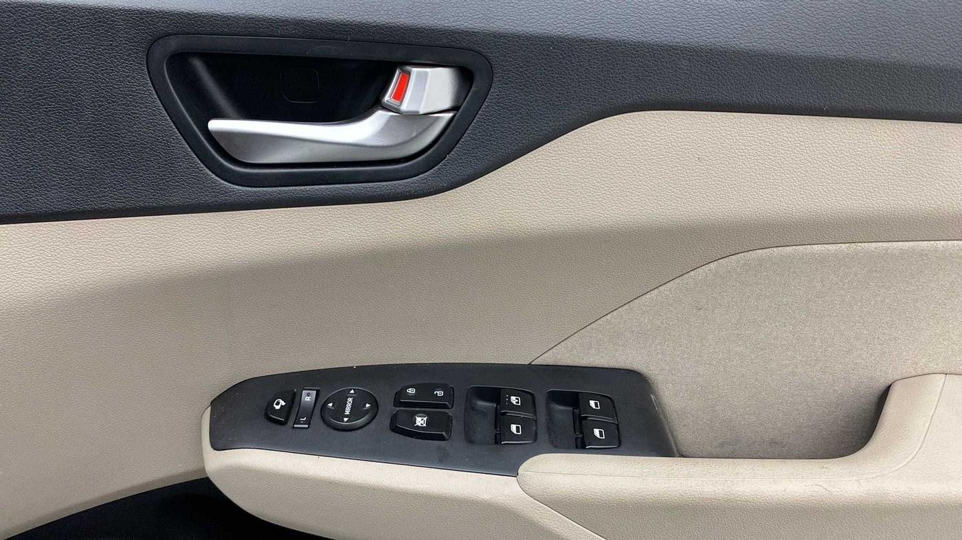 2020 Hyundai Verna SX 1.5 VTVT, Petrol, Manual, 41,991 km, Driver Side Door Panels Control
