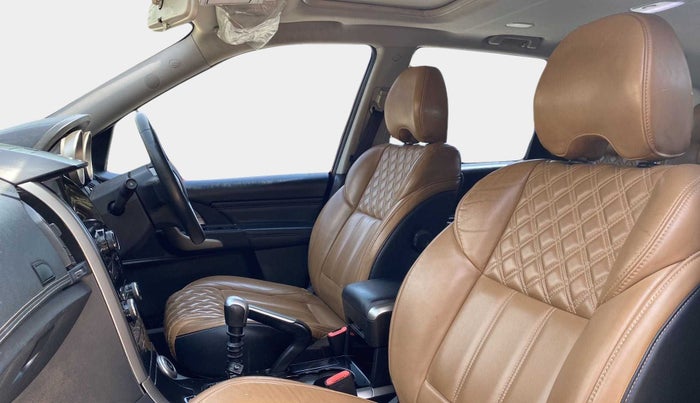 2019 Mahindra XUV500 W11, Diesel, Manual, 88,544 km, Right Side Front Door Cabin