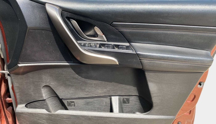 2019 Mahindra XUV500 W11, Diesel, Manual, 88,544 km, Driver Side Door Panels Control