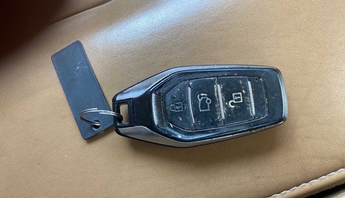 2019 Mahindra XUV500 W11, Diesel, Manual, 88,544 km, Key Close Up