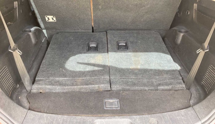 2019 Mahindra XUV500 W11, Diesel, Manual, 88,544 km, Boot Inside