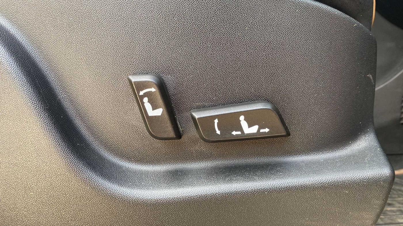 2019 Mahindra XUV500 W11, Diesel, Manual, 88,544 km, Driver Side Adjustment Panel