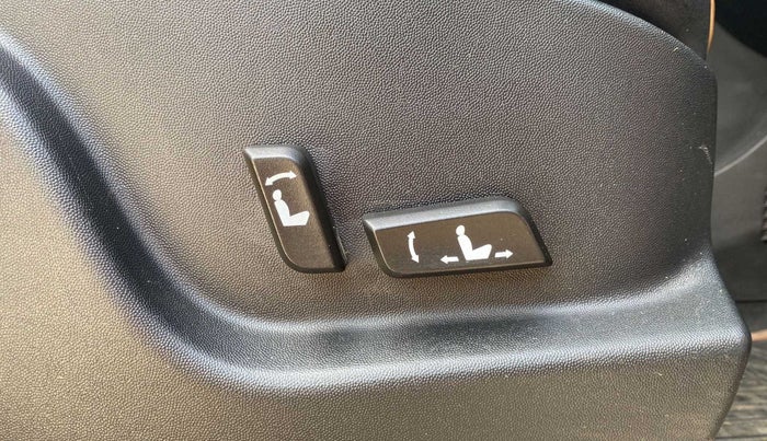2019 Mahindra XUV500 W11, Diesel, Manual, 88,544 km, Driver Side Adjustment Panel