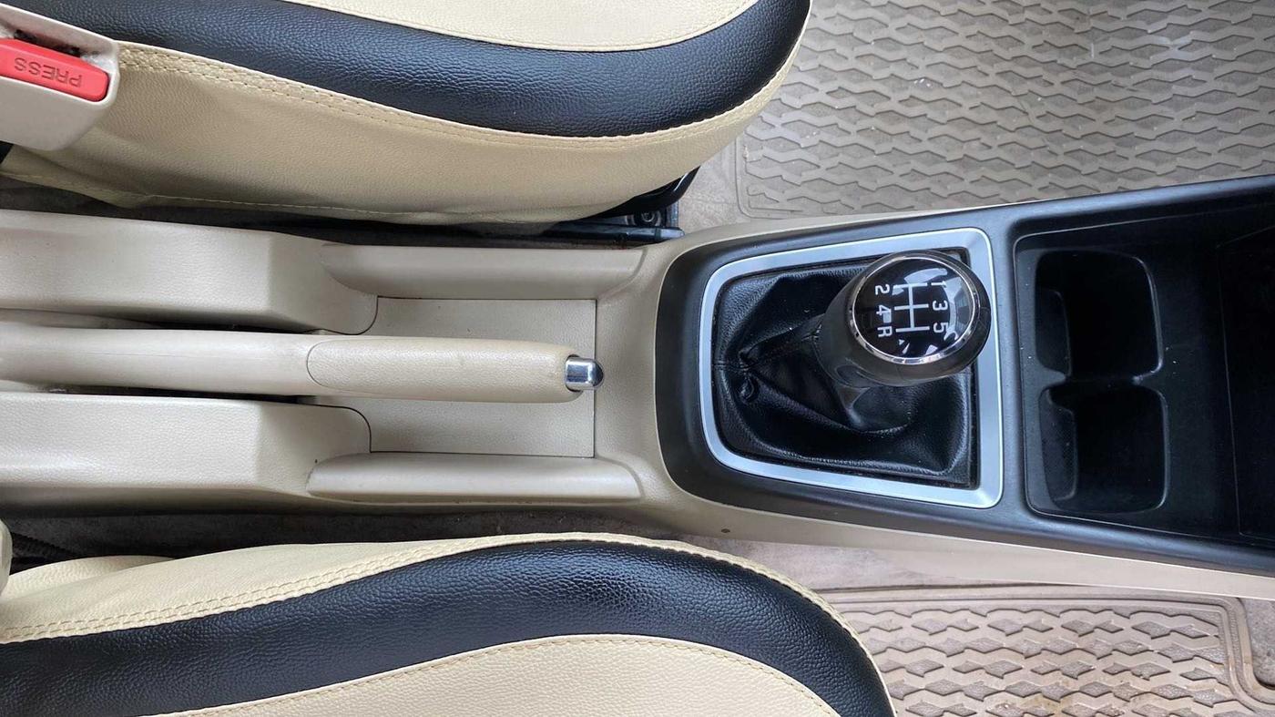 2017 Maruti Dzire VXI, Petrol, Manual, 54,307 km, Gear Lever
