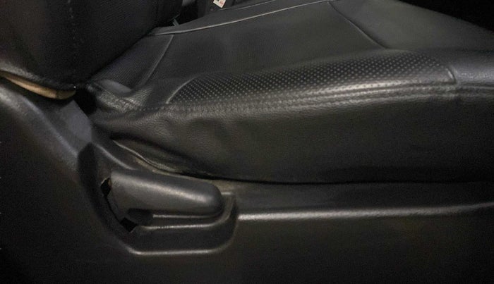 2017 Maruti Wagon R 1.0 LXI CNG, CNG, Manual, 8,367 km, Driver Side Adjustment Panel