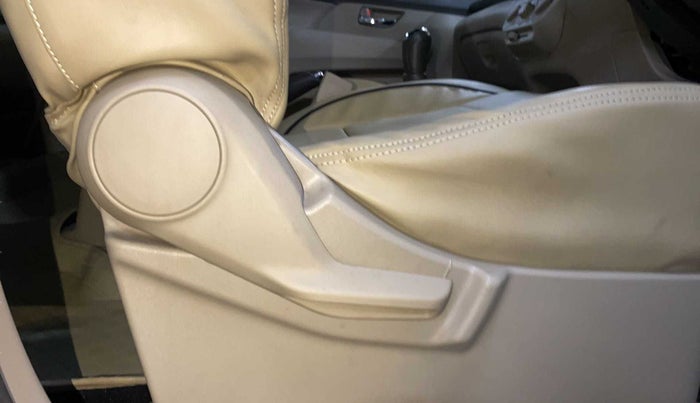 2019 Maruti Ertiga VXI SHVS, Petrol, Manual, 38,610 km, Driver Side Adjustment Panel