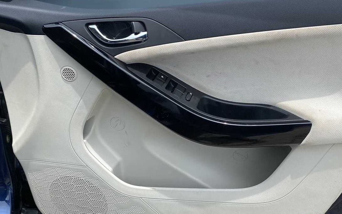 2022 Tata NEXON XZ PLUS (HS) PETROL, Petrol, Manual, 5,226 km, Driver Side Door Panels Control