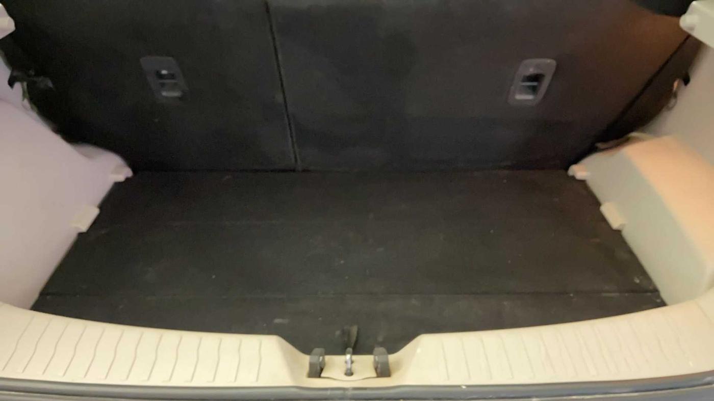 2020 Mahindra XUV300 W8 (O) 1.2 PETROL, Petrol, Manual, 31,731 km, Boot Inside