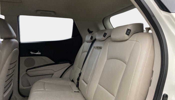 2020 Mahindra XUV300 W8 (O) 1.2 PETROL, Petrol, Manual, 31,731 km, Right Side Rear Door Cabin