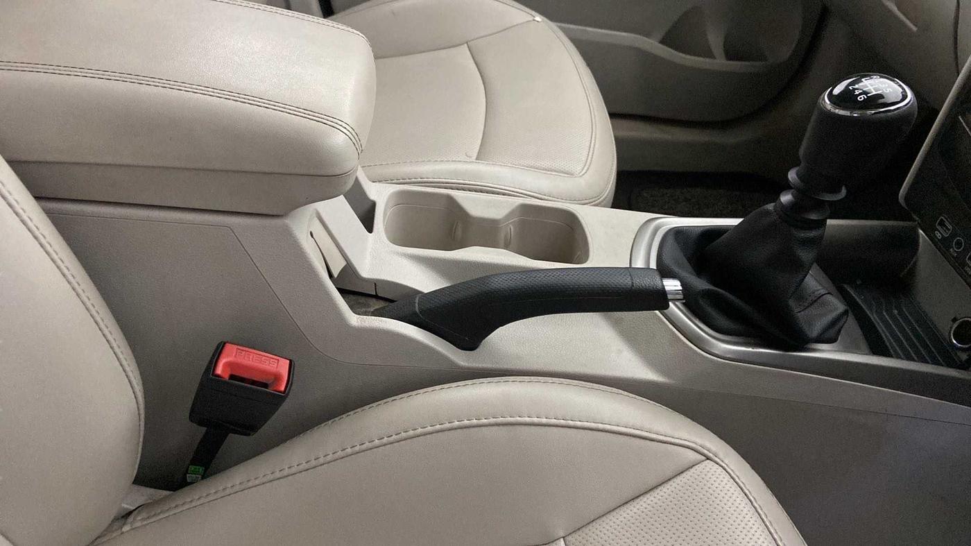 2020 Mahindra XUV300 W8 (O) 1.2 PETROL, Petrol, Manual, 31,731 km, Gear Lever