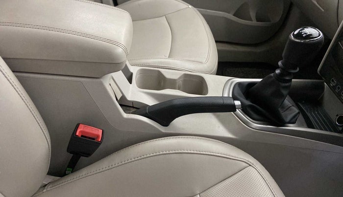 2020 Mahindra XUV300 W8 (O) 1.2 PETROL, Petrol, Manual, 31,731 km, Gear Lever