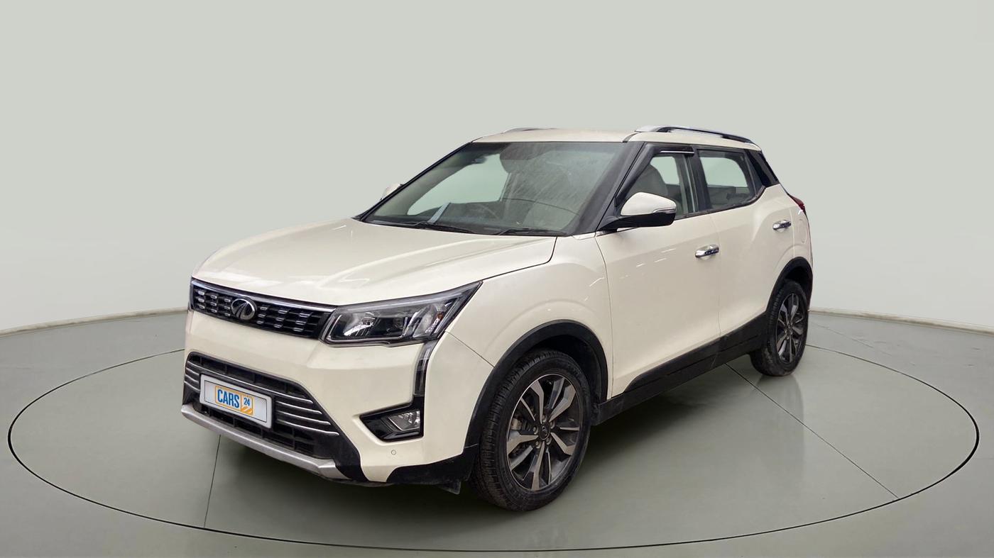 2020 Mahindra XUV300 W8 (O) 1.2 PETROL, Petrol, Manual, 31,731 km, Left Front Diagonal