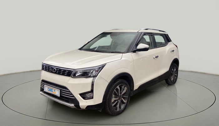 2020 Mahindra XUV300 W8 (O) 1.2 PETROL, Petrol, Manual, 31,731 km, Left Front Diagonal