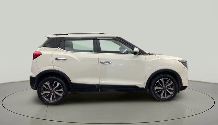 2020 Mahindra XUV300 W8 (O) 1.2 PETROL, Petrol, Manual, 31,731 km, Right Side View