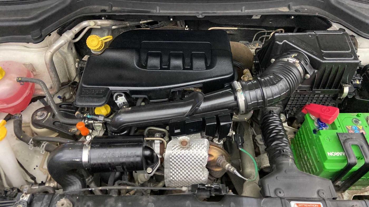 2020 Mahindra XUV300 W8 (O) 1.2 PETROL, Petrol, Manual, 31,731 km, Open Bonet