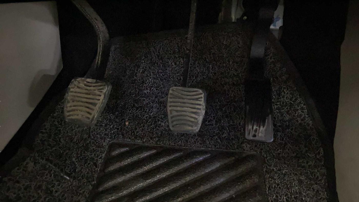 2020 Mahindra XUV300 W8 (O) 1.2 PETROL, Petrol, Manual, 31,731 km, Pedals