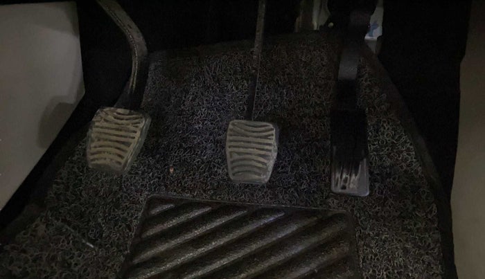 2020 Mahindra XUV300 W8 (O) 1.2 PETROL, Petrol, Manual, 31,731 km, Pedals