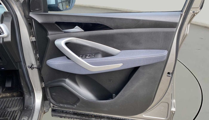2022 MG HECTOR SHINE 1.5 PETROL TURBO MT, Petrol, Manual, 13,367 km, Driver Side Door Panels Control
