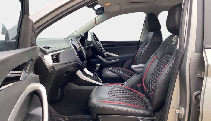2022 MG HECTOR SHINE 1.5 PETROL TURBO MT, Petrol, Manual, 13,367 km, Right Side Front Door Cabin