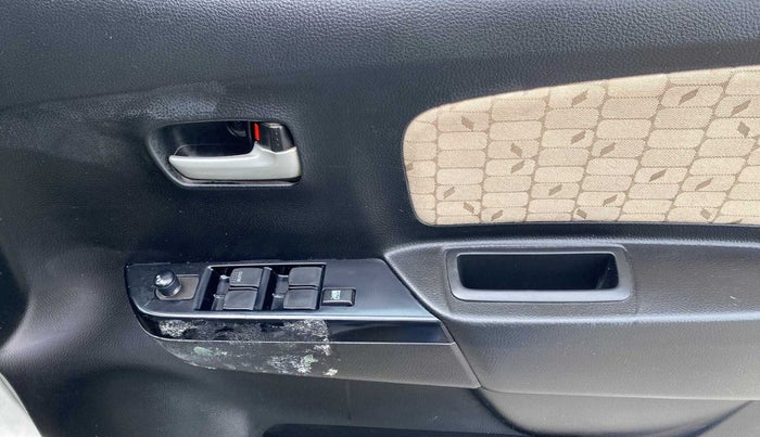 2018 Maruti Wagon R 1.0 VXI (O) AMT, Petrol, Automatic, 33,841 km, Driver Side Door Panels Control
