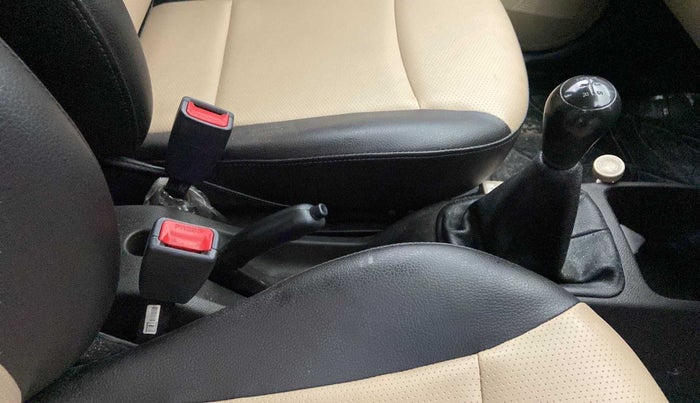 2017 Hyundai Eon ERA +, Petrol, Manual, 54,582 km, Gear Lever