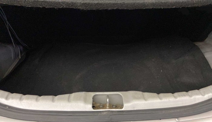 2017 Hyundai Eon ERA +, Petrol, Manual, 54,582 km, Boot Inside