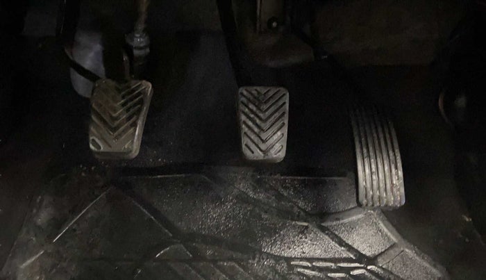 2017 Hyundai Eon ERA +, Petrol, Manual, 54,582 km, Pedals