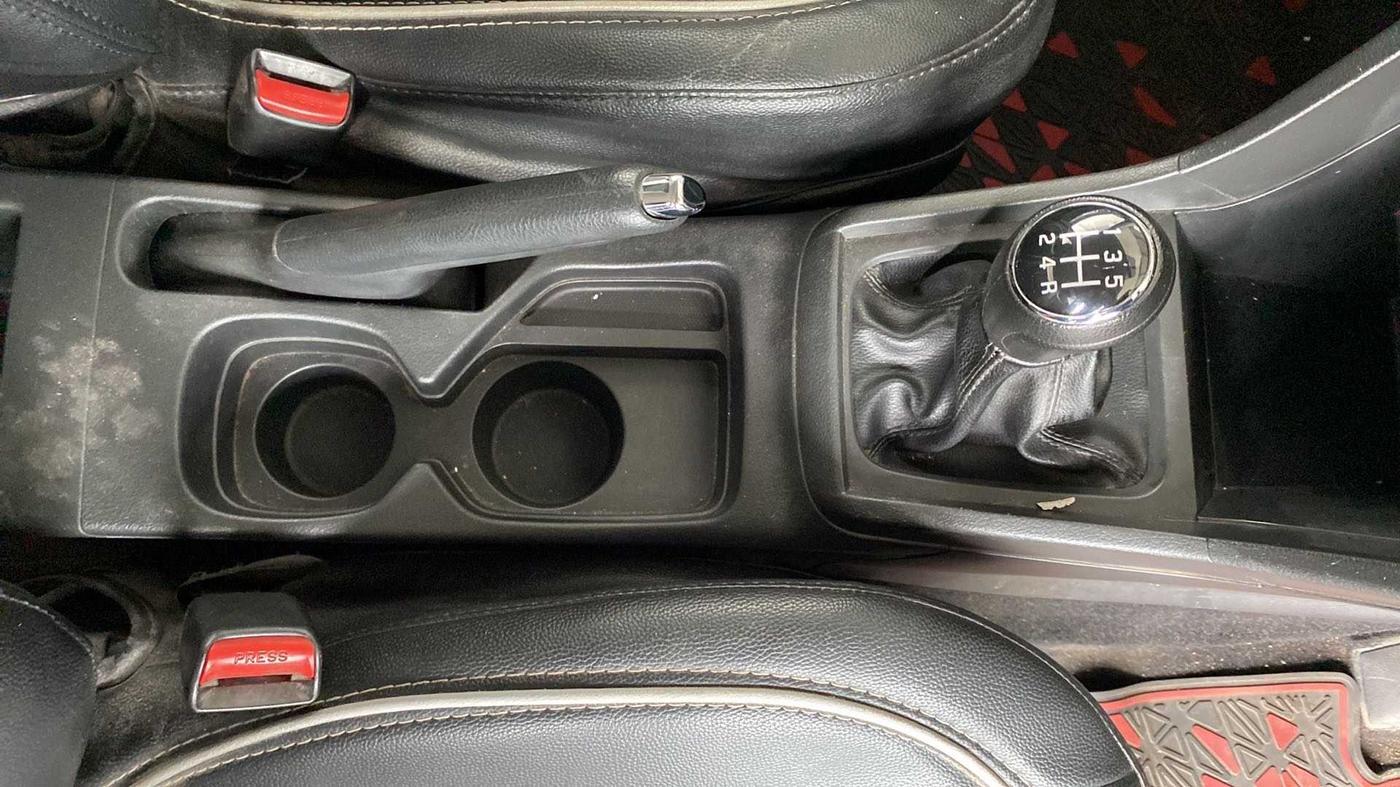 2016 Maruti Vitara Brezza ZDI, Diesel, Manual, 88,620 km, Gear Lever