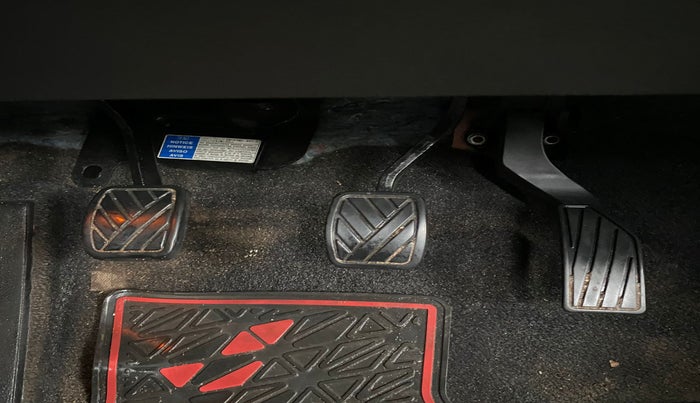 2016 Maruti Vitara Brezza ZDI, Diesel, Manual, 88,620 km, Pedals
