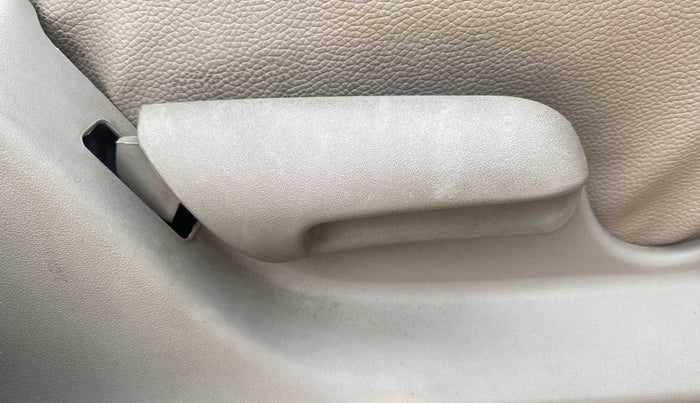 2017 Maruti Celerio VXI, Petrol, Manual, 42,178 km, Driver Side Adjustment Panel