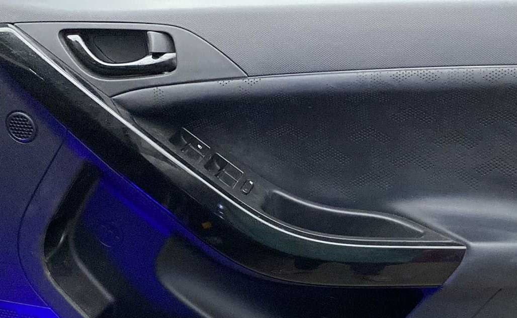 2022 Tata NEXON XZ PLUS (O) PETROL DARK EDITION, Petrol, Manual, 14,944 km, Driver Side Door Panels Control